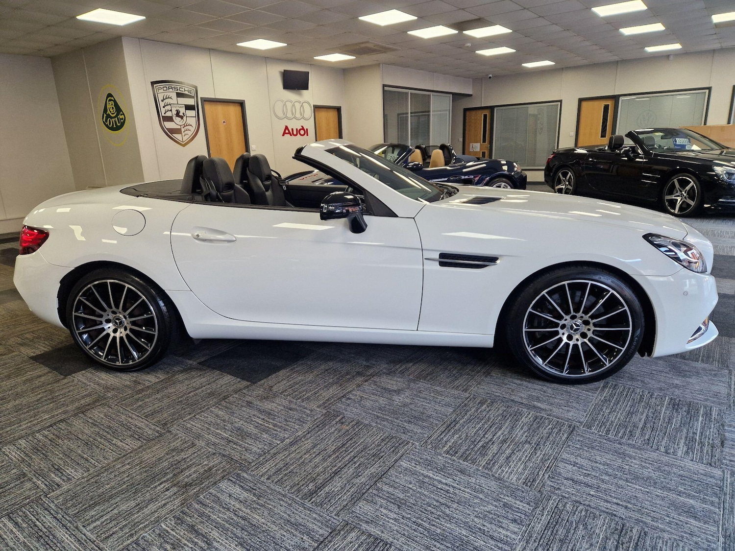 Used Mercedes-Benz SLC 2017 for sale - 77632986: Photo 11