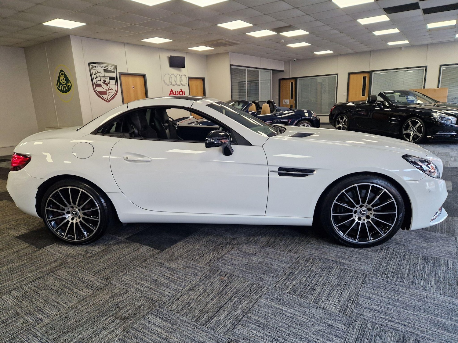 Used Mercedes-Benz SLC 2017 for sale - 77632986: Photo 12