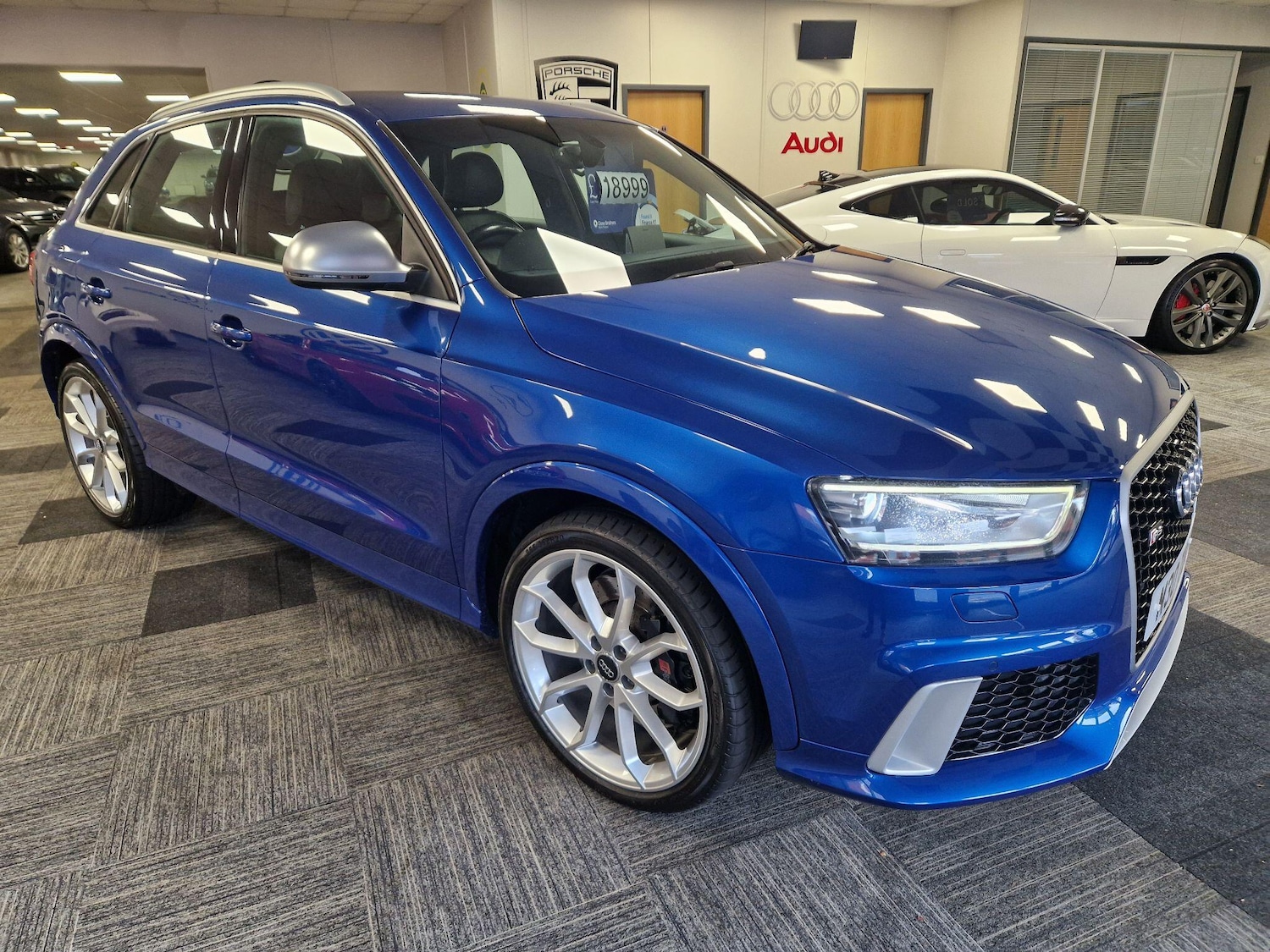 Used Audi RS Q3 2015 for sale - 76831732: Photo 2