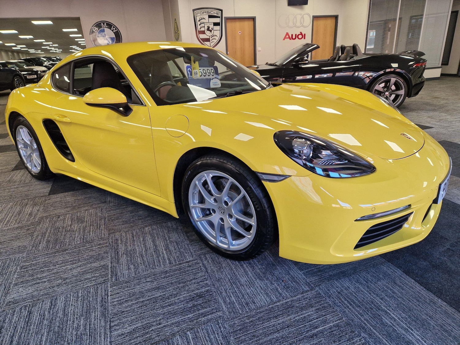 Used Porsche Cayman 2019 for sale - 76936523: Photo 2