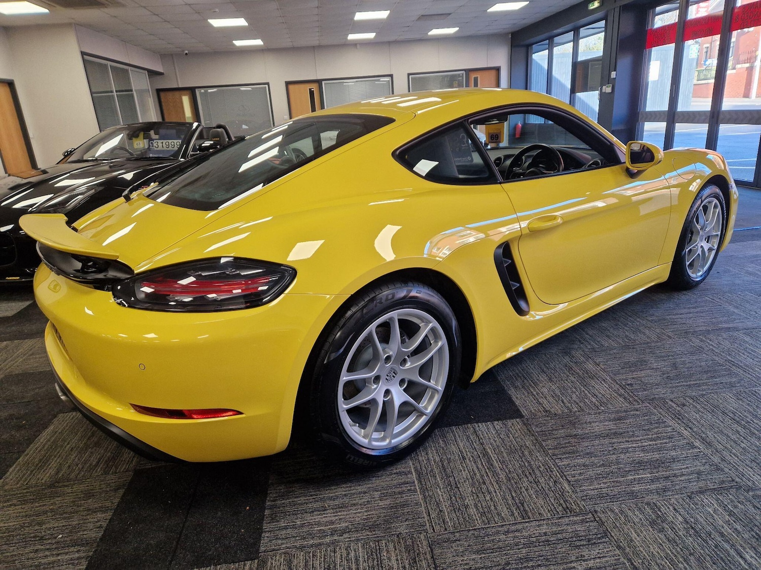 Used Porsche Cayman 2019 for sale - 76936523: Photo 3