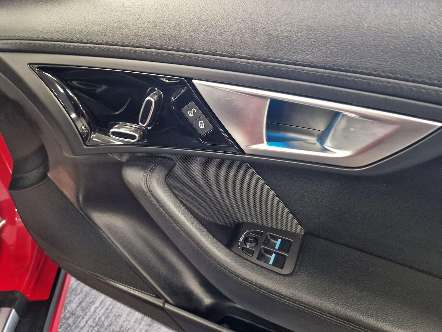 Used Jaguar F-Type 2015 for sale - 77320353: Photo 24