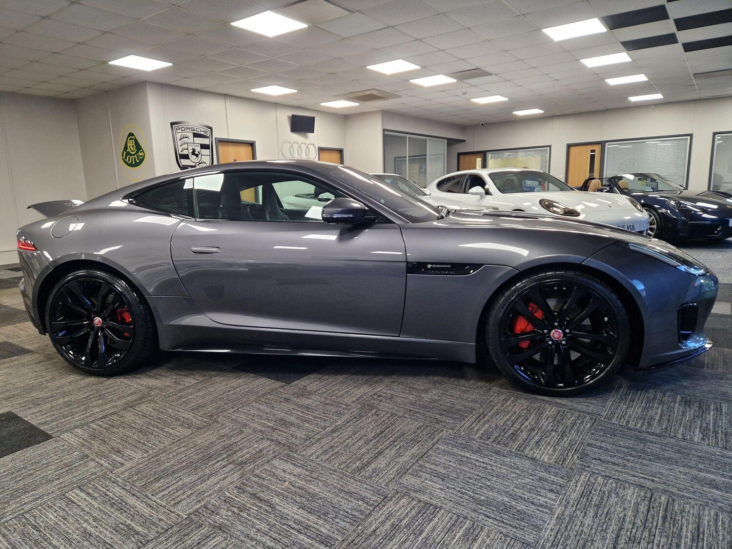 Used Jaguar F-Type 2018 for sale - 77439983: Photo 6
