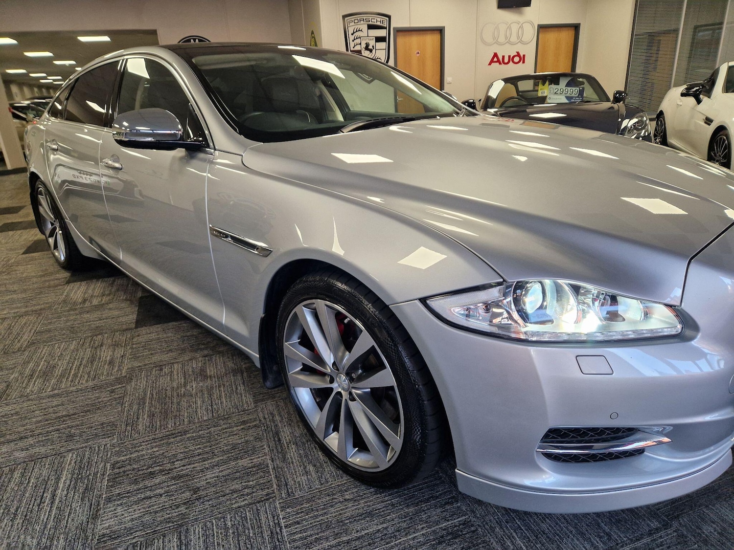 Used Jaguar XJ 2015 for sale - 77940395: Photo 11