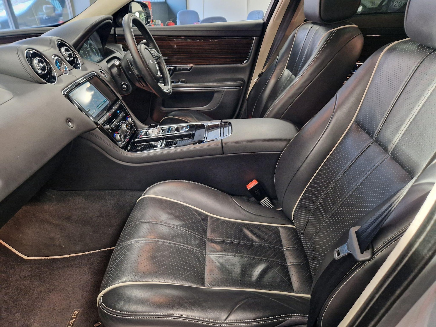 Used Jaguar XJ 2015 for sale - 77940395: Photo 16