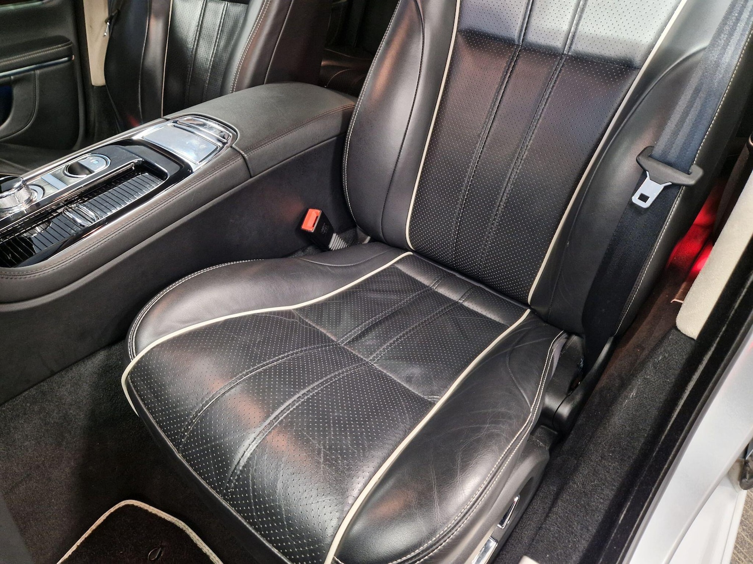 Used Jaguar XJ 2015 for sale - 77940395: Photo 17