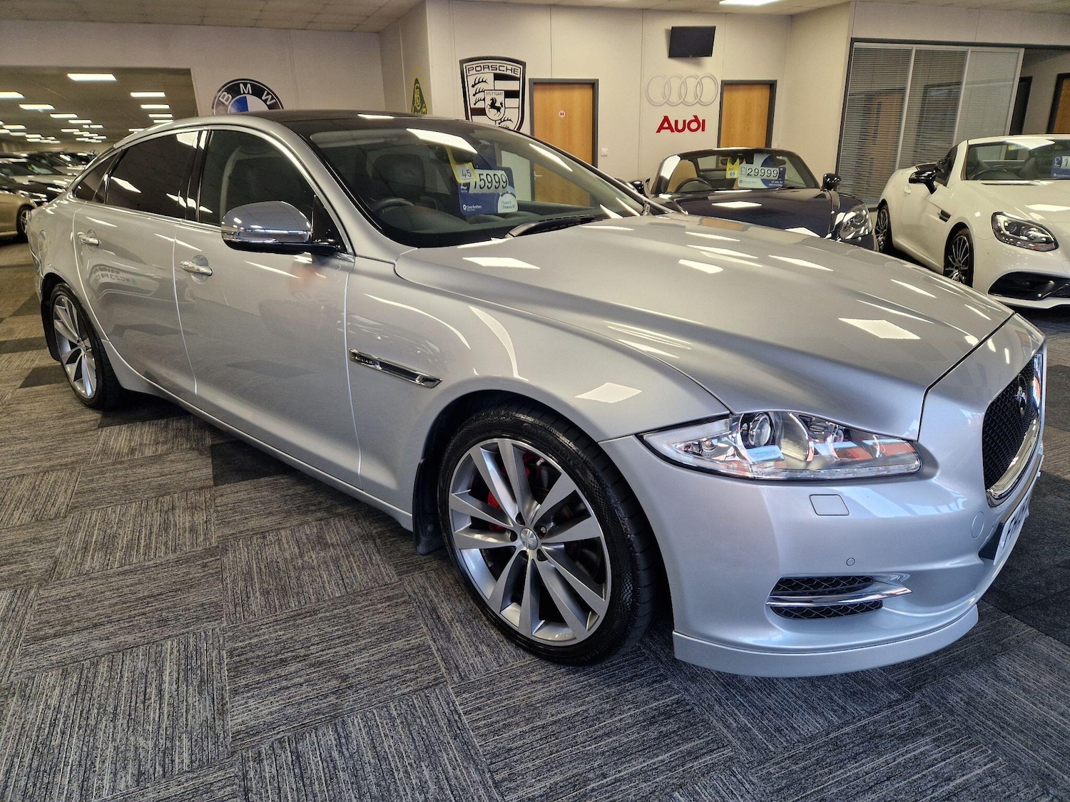 Used Jaguar XJ 2015 for sale - 77940395: Photo 2