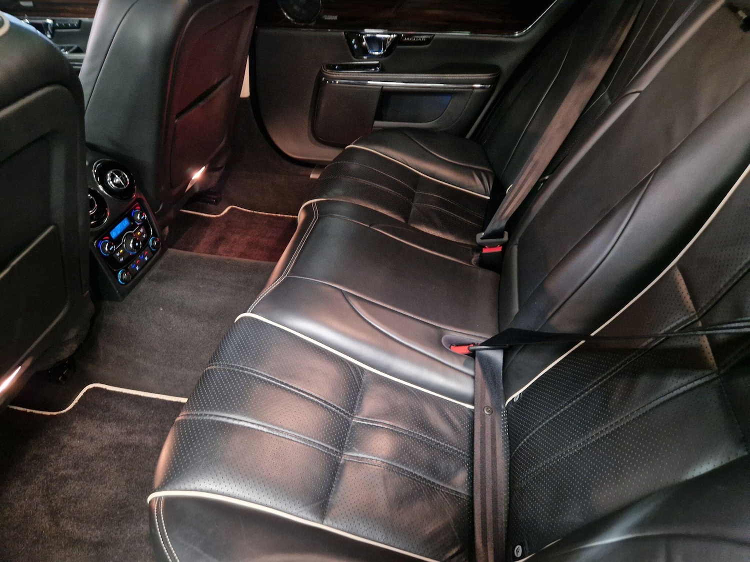 Used Jaguar XJ 2015 for sale - 77940395: Photo 21