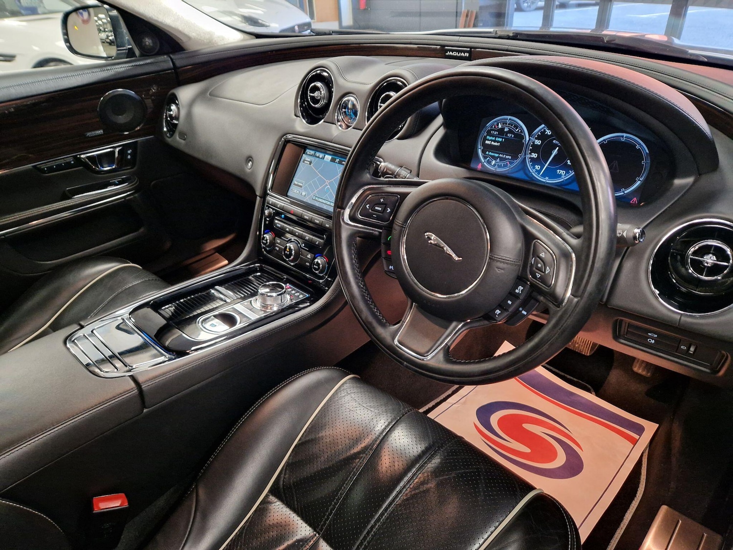 Used Jaguar XJ 2015 for sale - 77940395: Photo 25