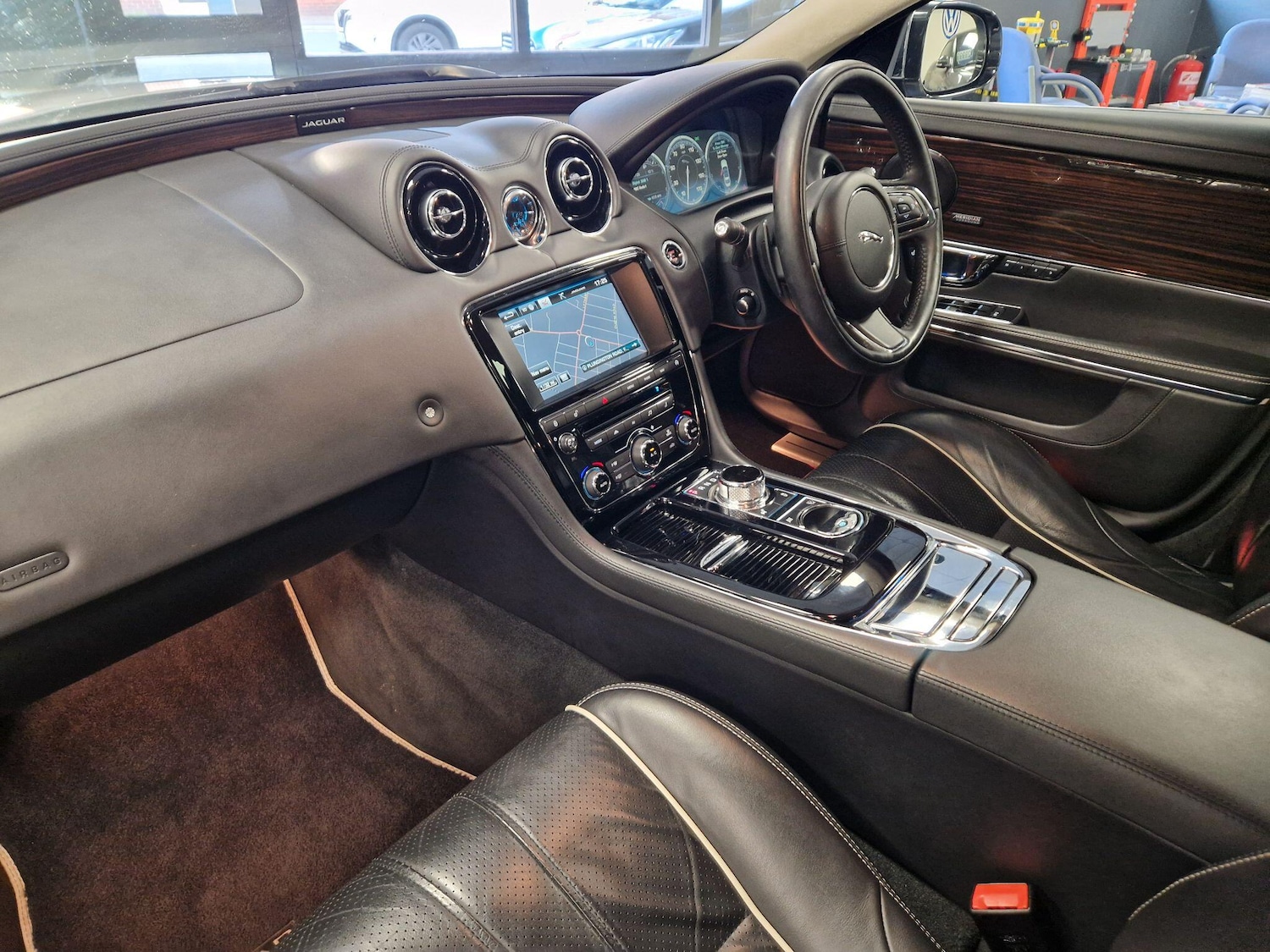 Used Jaguar XJ 2015 for sale - 77940395: Photo 26