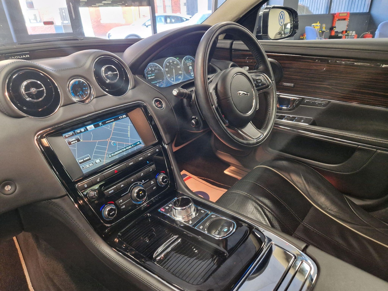 Used Jaguar XJ 2015 for sale - 77940395: Photo 27