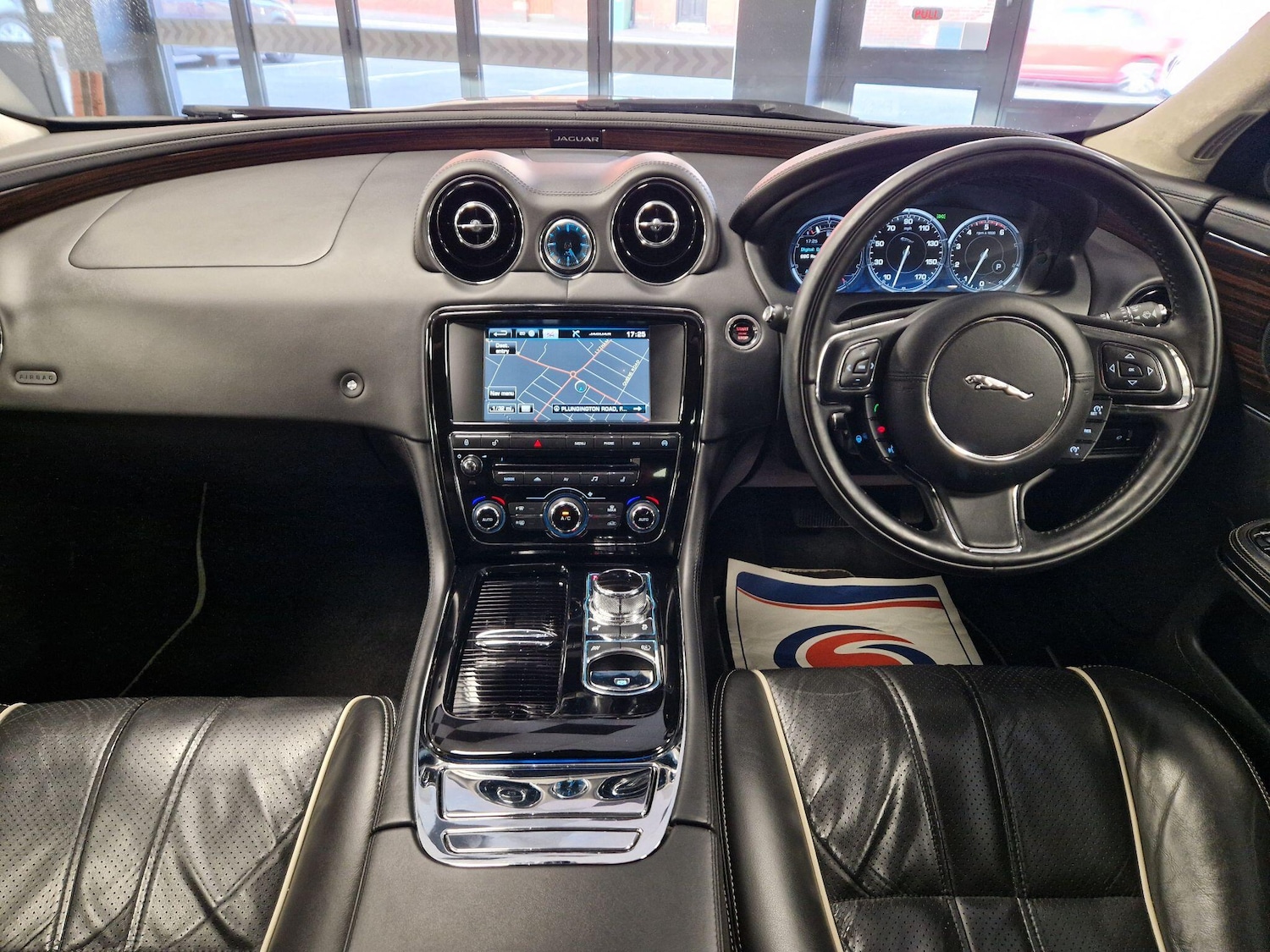 Used Jaguar XJ 2015 for sale - 77940395: Photo 28