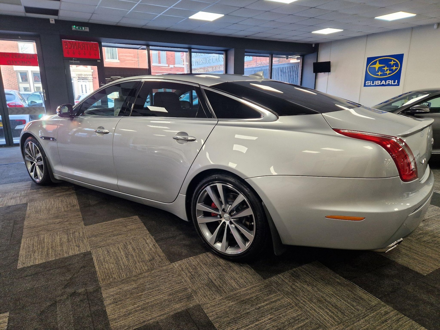 Used Jaguar XJ 2015 for sale - 77940395: Photo 4