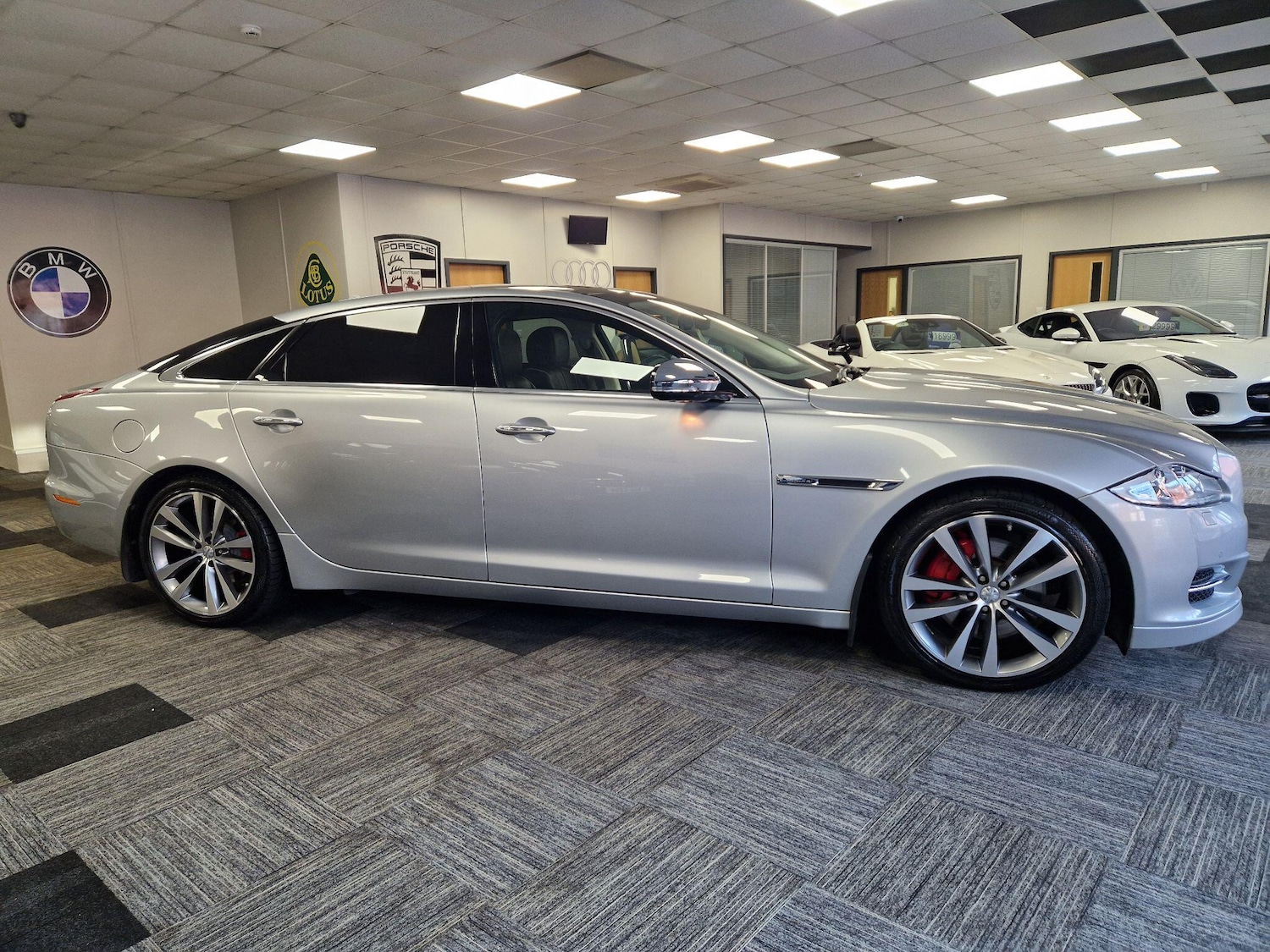 Used Jaguar XJ 2015 for sale - 77940395: Photo 6