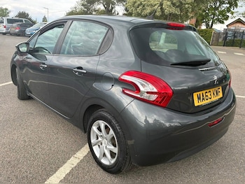 Used Peugeot 208 2013 for sale - 78535352: Photo