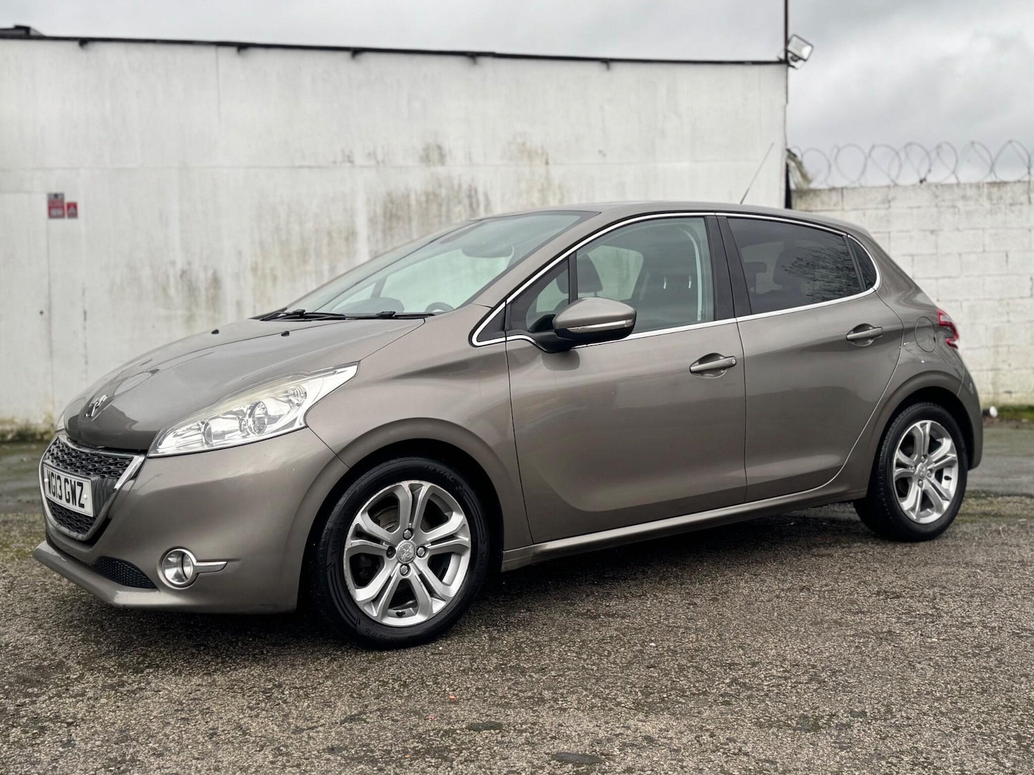 Used Peugeot 208 2013 for sale - 77305240: Photo 23