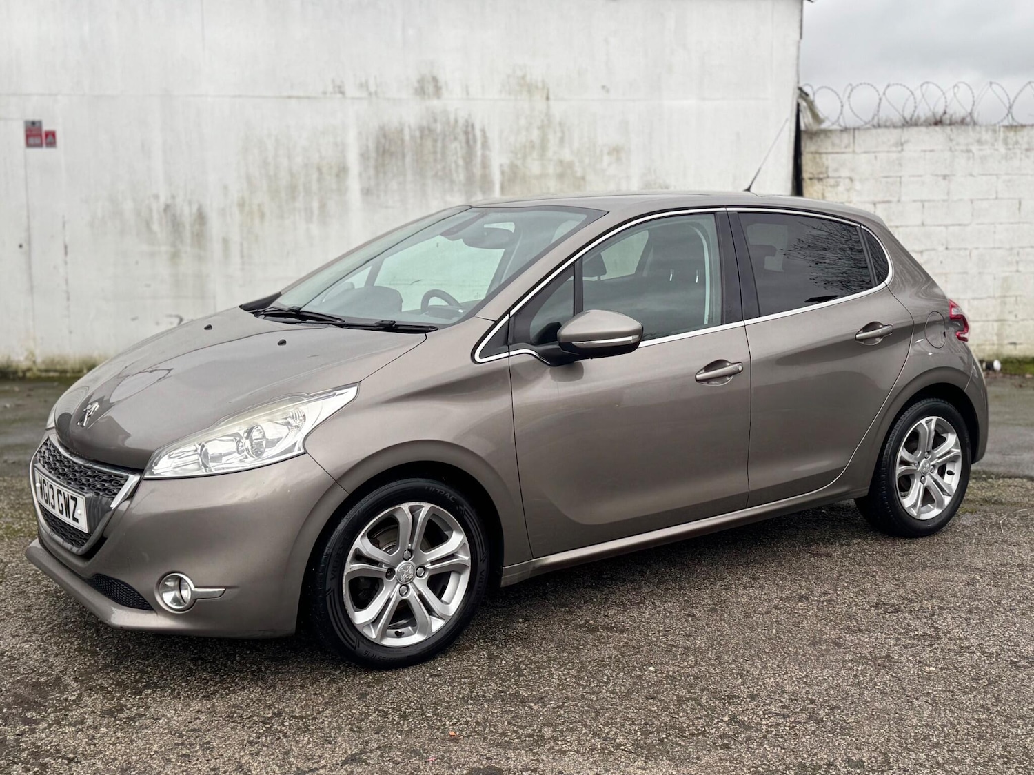 Used Peugeot 208 2013 for sale - 77305240: Photo 24