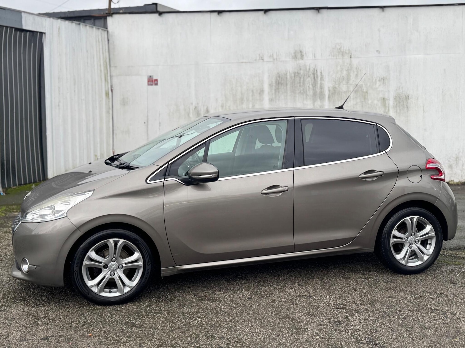Used Peugeot 208 2013 for sale - 77305240: Photo 28