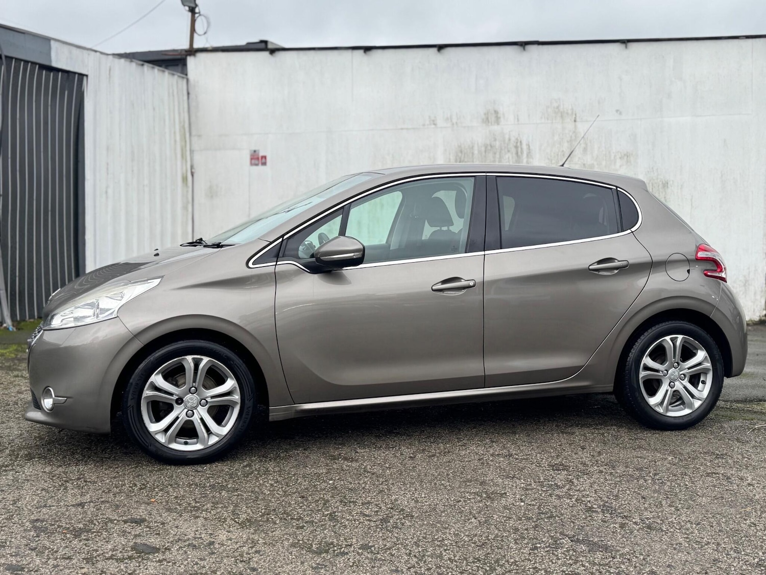 Used Peugeot 208 2013 for sale - 77305240: Photo 29