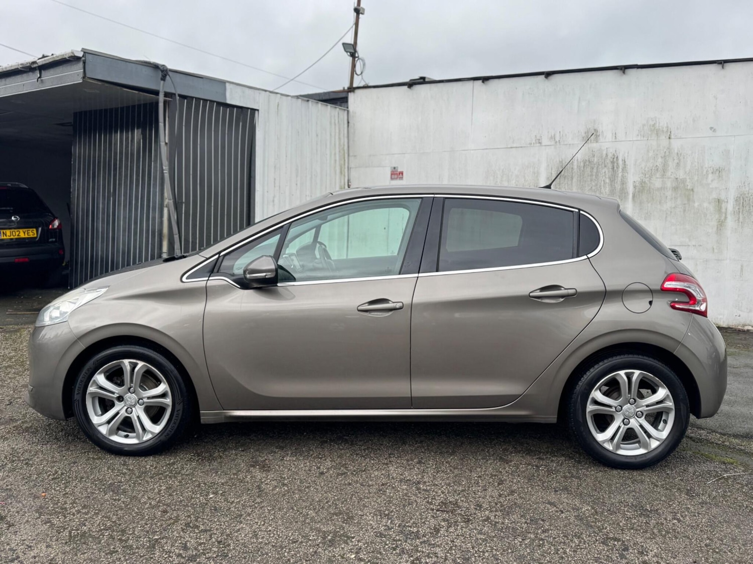 Used Peugeot 208 2013 for sale - 77305240: Photo 30