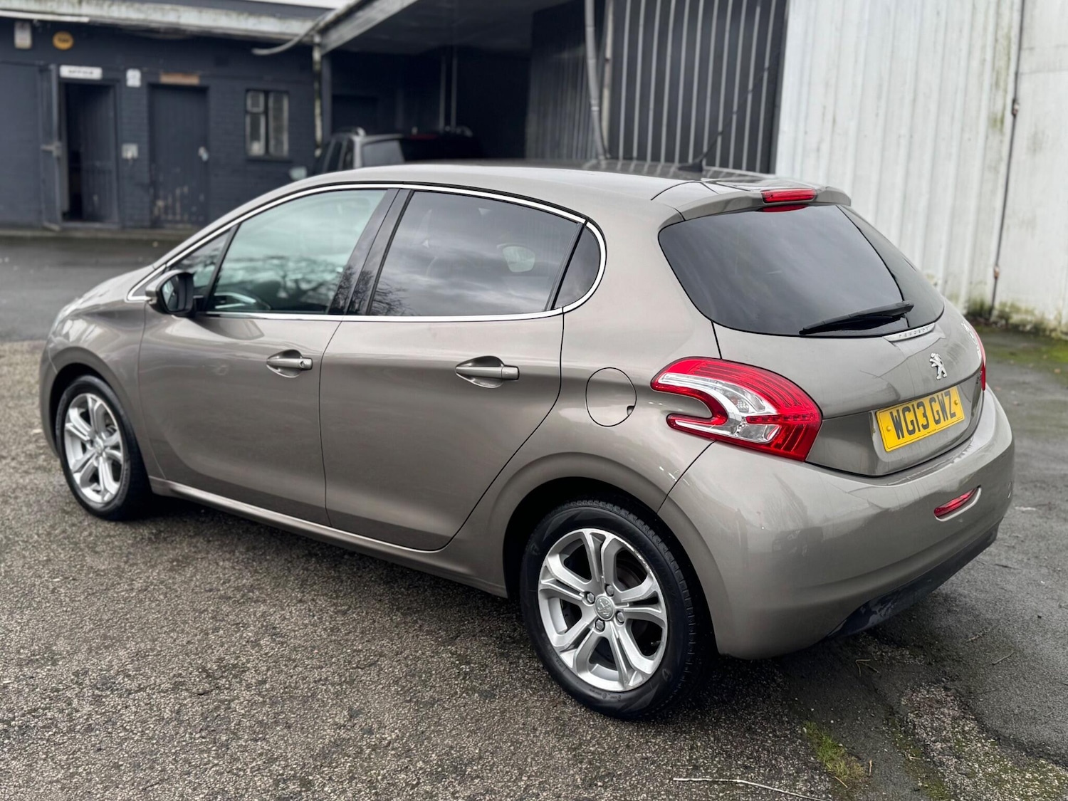 Used Peugeot 208 2013 for sale - 77305240: Photo 4