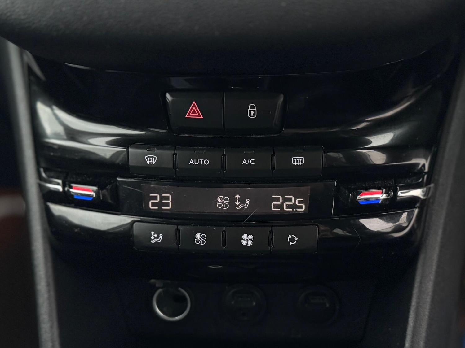 Used Peugeot 208 2013 for sale - 77305240: Photo 49