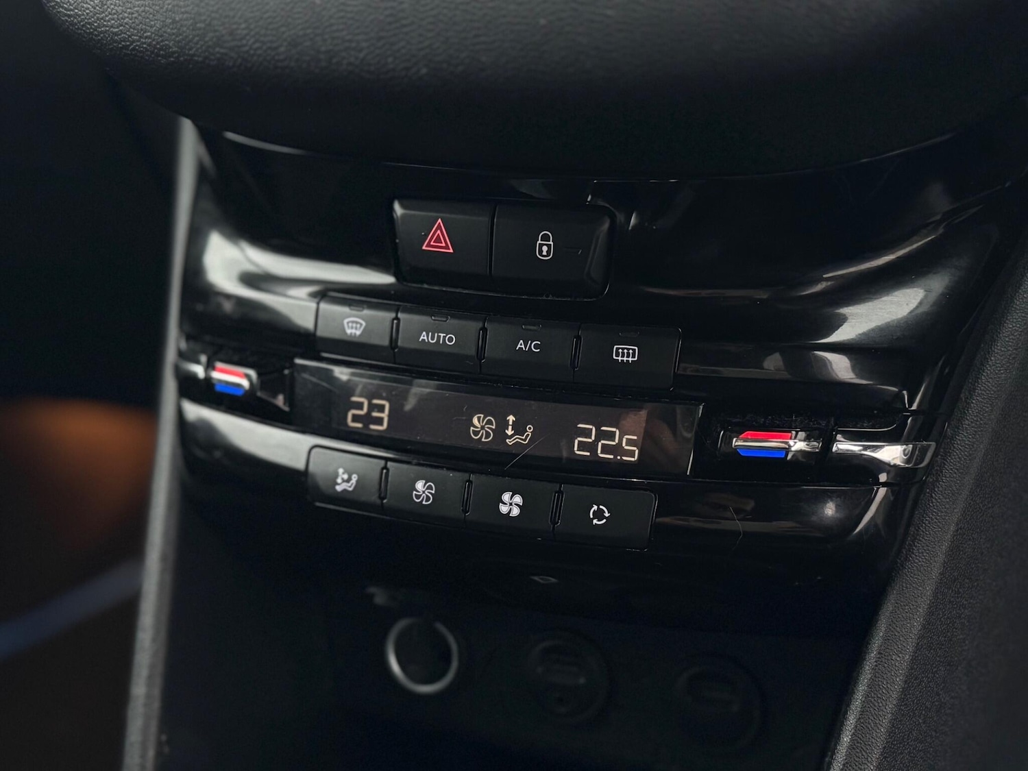 Used Peugeot 208 2013 for sale - 77305240: Photo 50