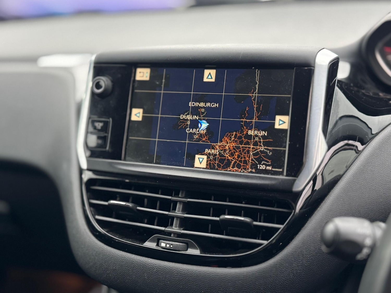 Used Peugeot 208 2013 for sale - 77305240: Photo 52