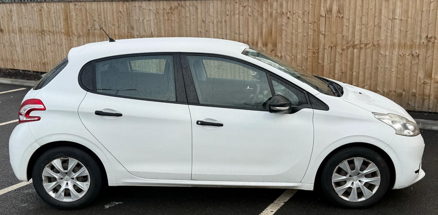 Used Peugeot 208 2014 for sale - 77203655: Photo 20