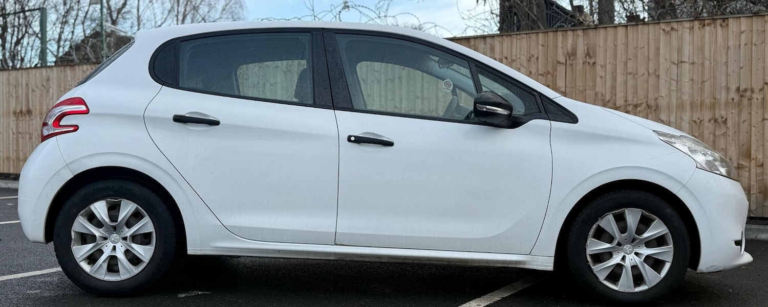 Used Peugeot 208 2014 for sale - 77203655: Photo 23