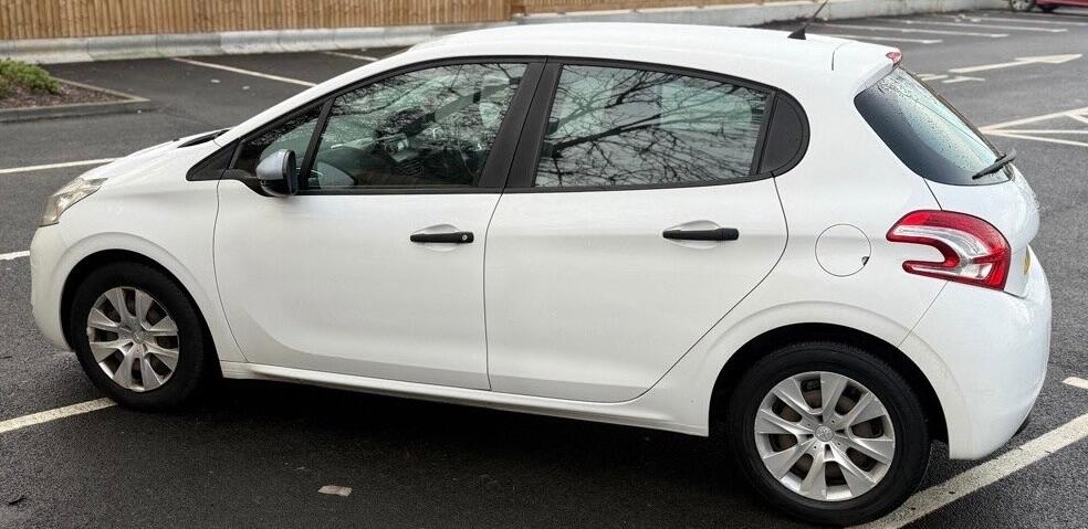 Used Peugeot 208 2014 for sale - 77203655: Photo 32