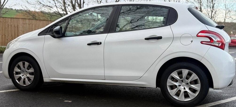 Used Peugeot 208 2014 for sale - 77203655: Photo 33