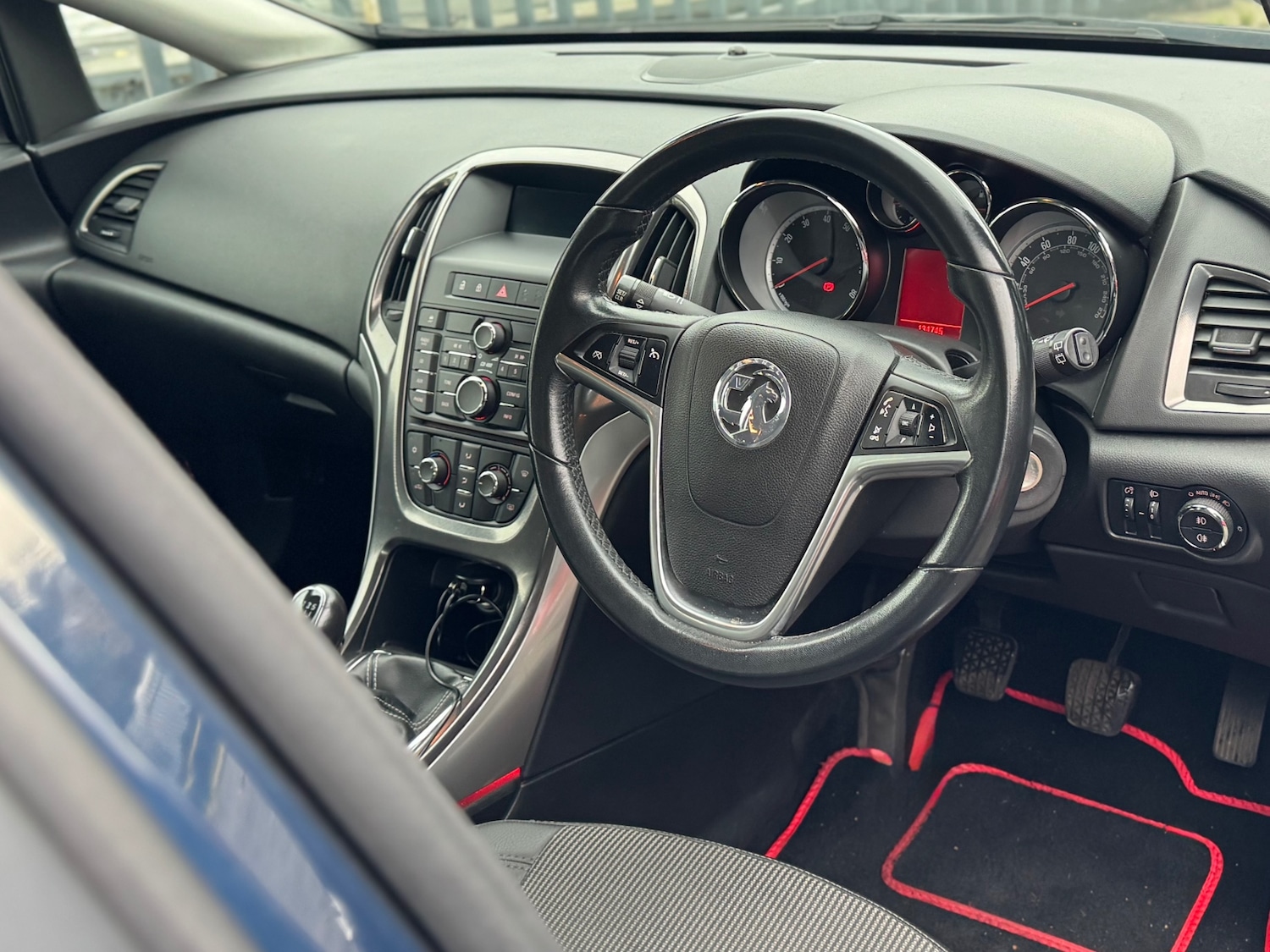 Used Vauxhall Astra 2011 for sale - 76554360: Photo 4