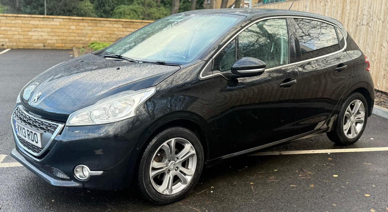Used Peugeot 208 2013 for sale - 76899704: Photo 15