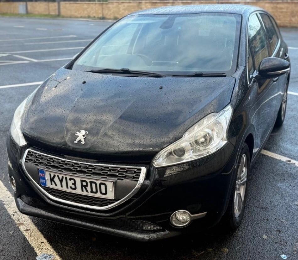 Used Peugeot 208 2013 for sale - 76899704: Photo 19