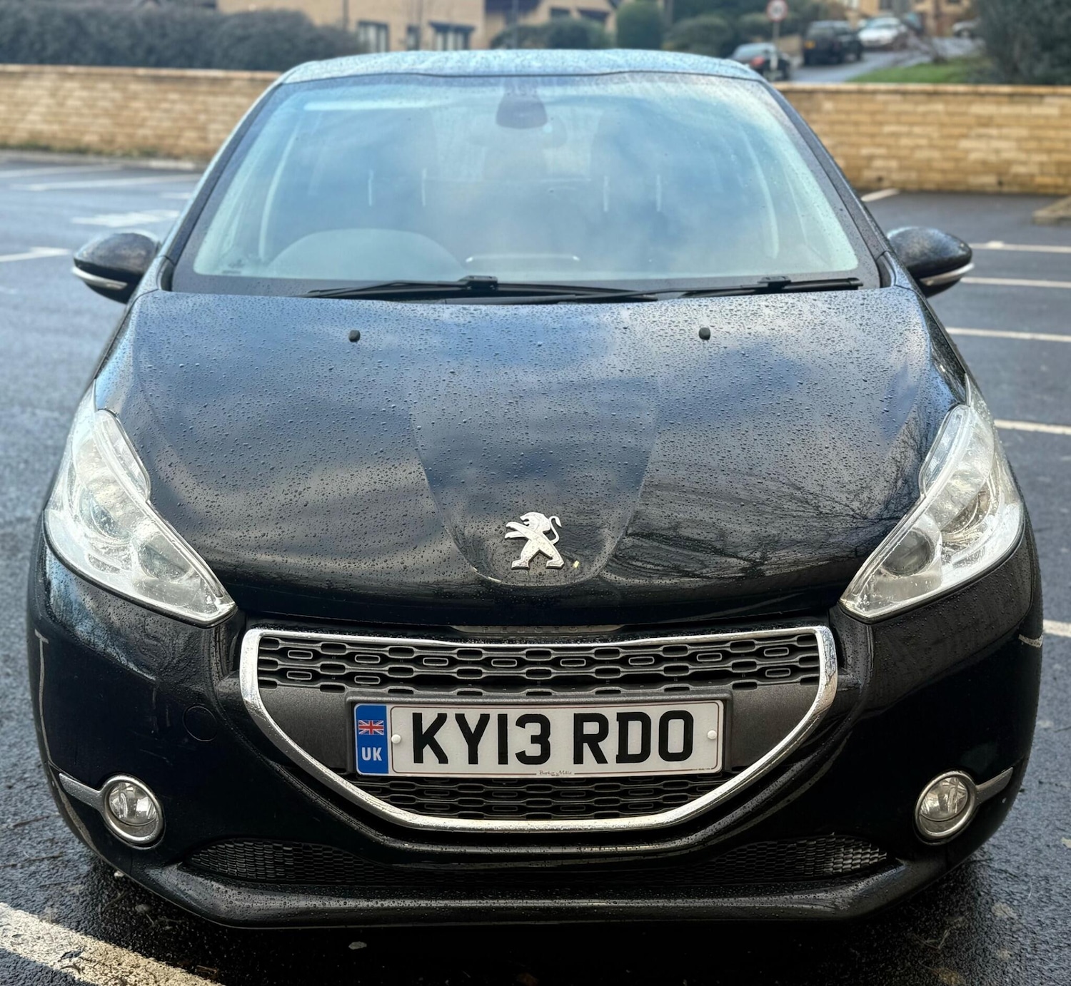 Used Peugeot 208 2013 for sale - 76899704: Photo 2