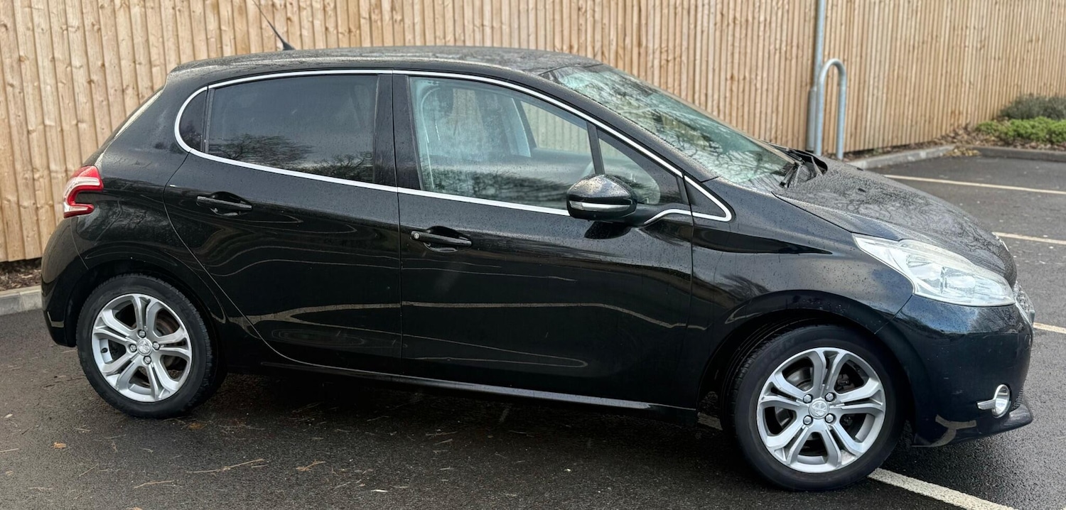 Used Peugeot 208 2013 for sale - 76899704: Photo 30