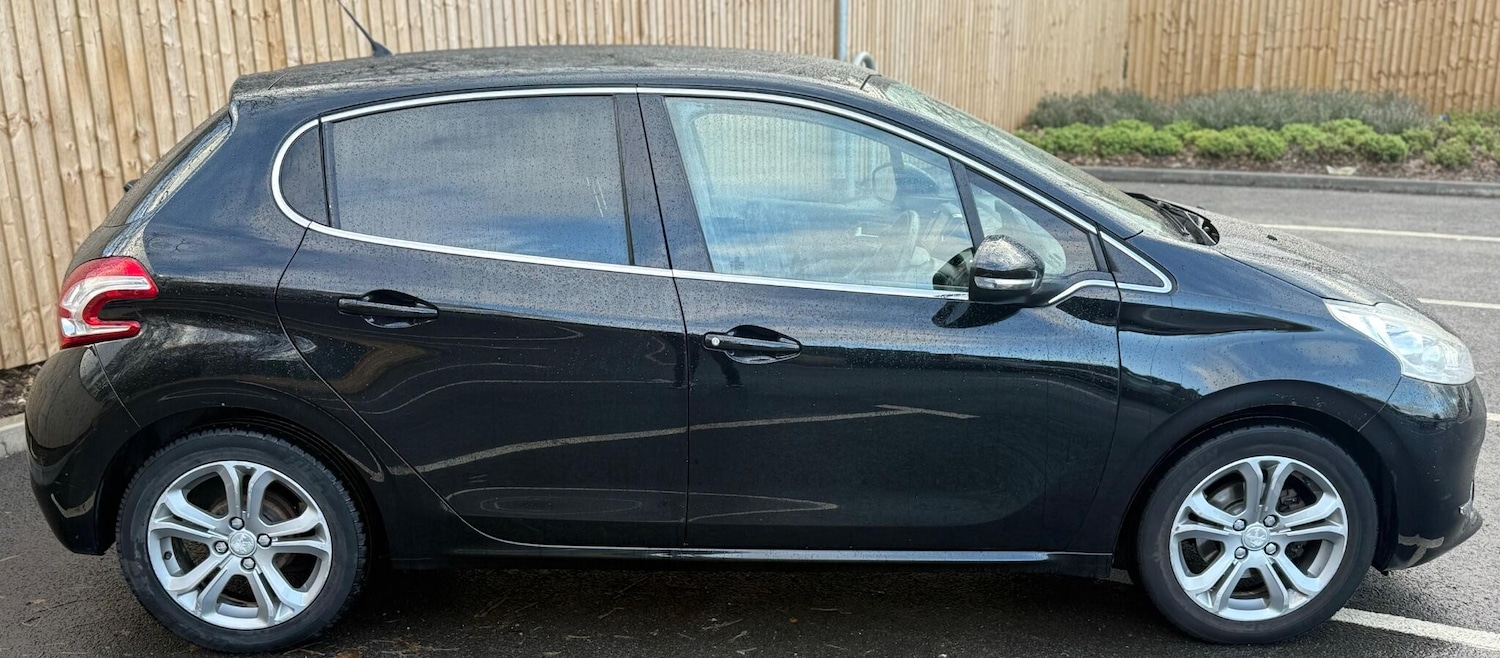 Used Peugeot 208 2013 for sale - 76899704: Photo 32