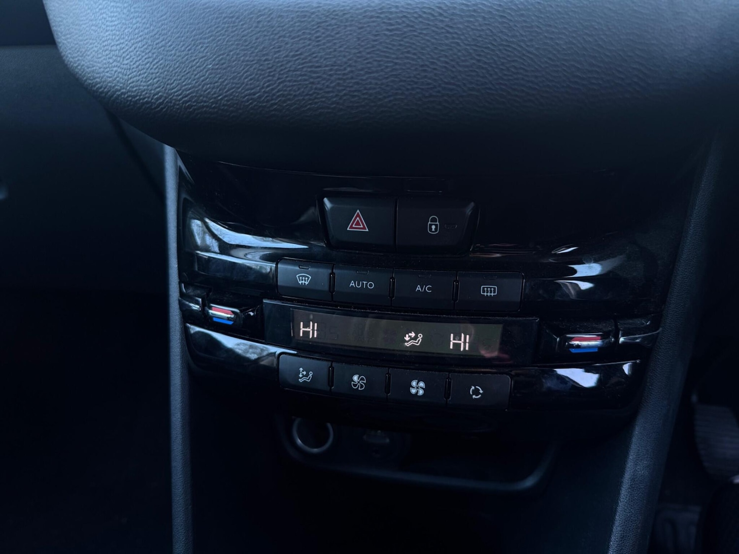 Used Peugeot 208 2013 for sale - 76899704: Photo 45