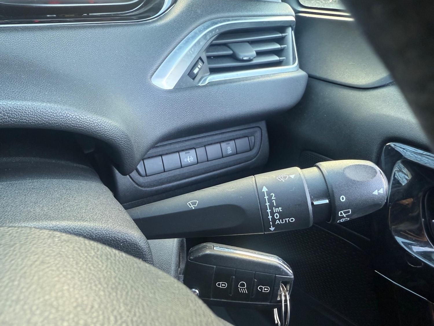 Used Peugeot 208 2013 for sale - 76899704: Photo 47