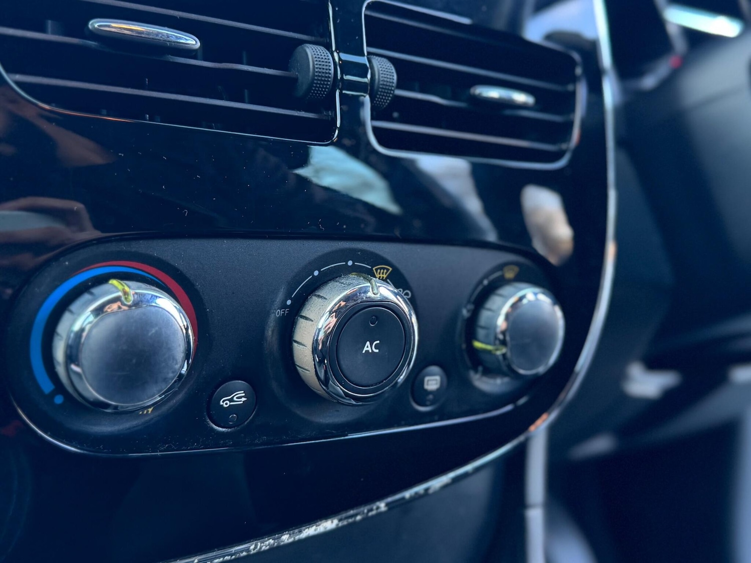 Used Renault Clio 2014 for sale - 76898869: Photo 66