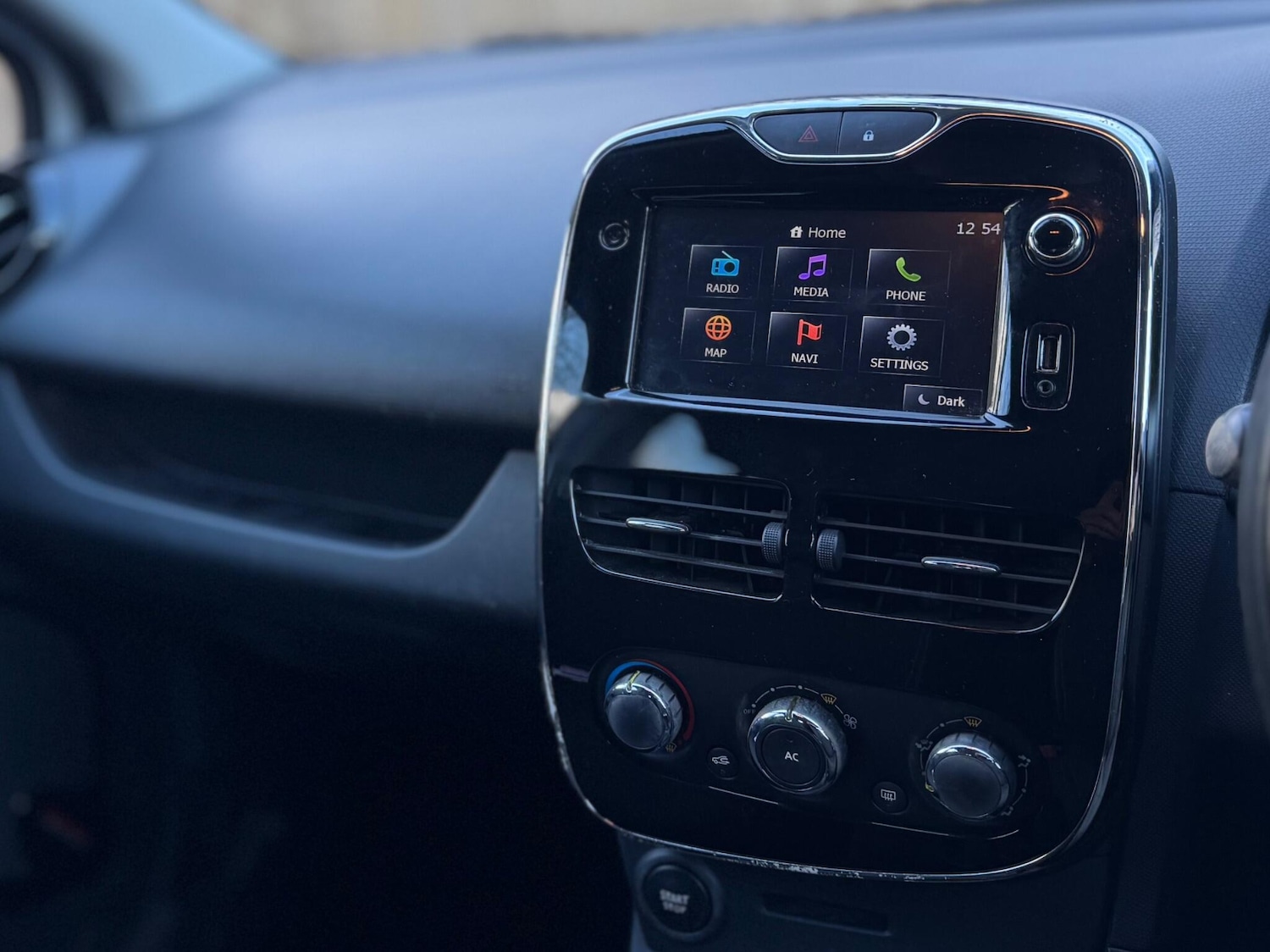 Used Renault Clio 2014 for sale - 76898869: Photo 68