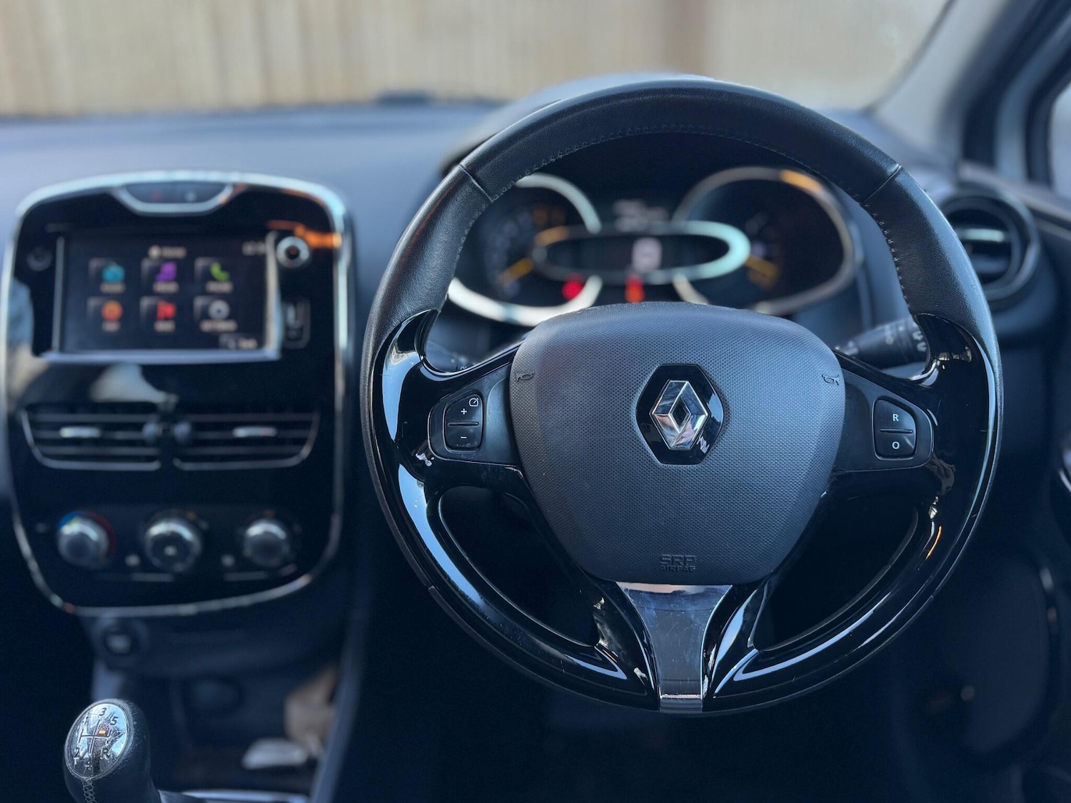 Used Renault Clio 2014 for sale - 76898869: Photo 72