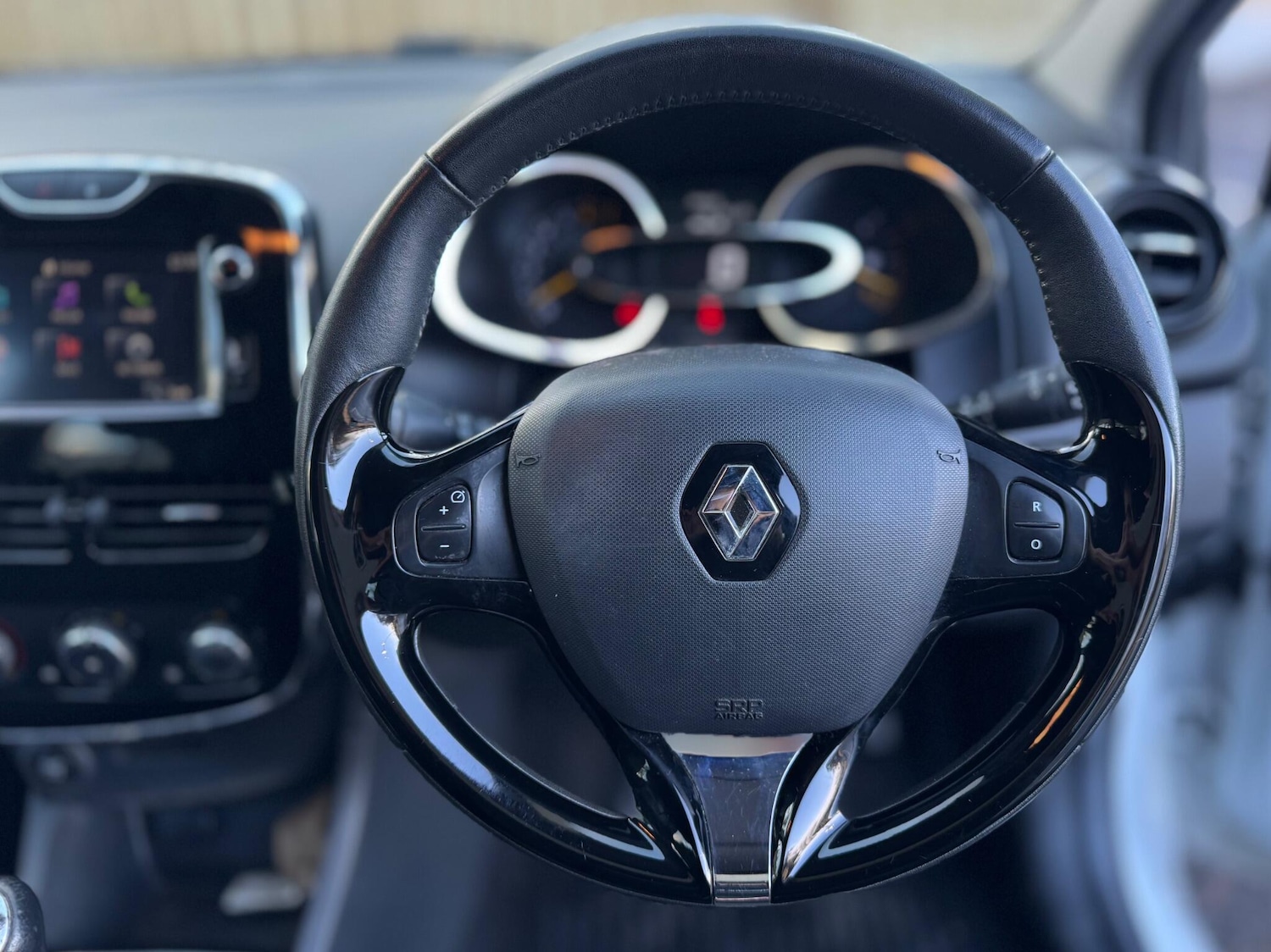 Used Renault Clio 2014 for sale - 76898869: Photo 73