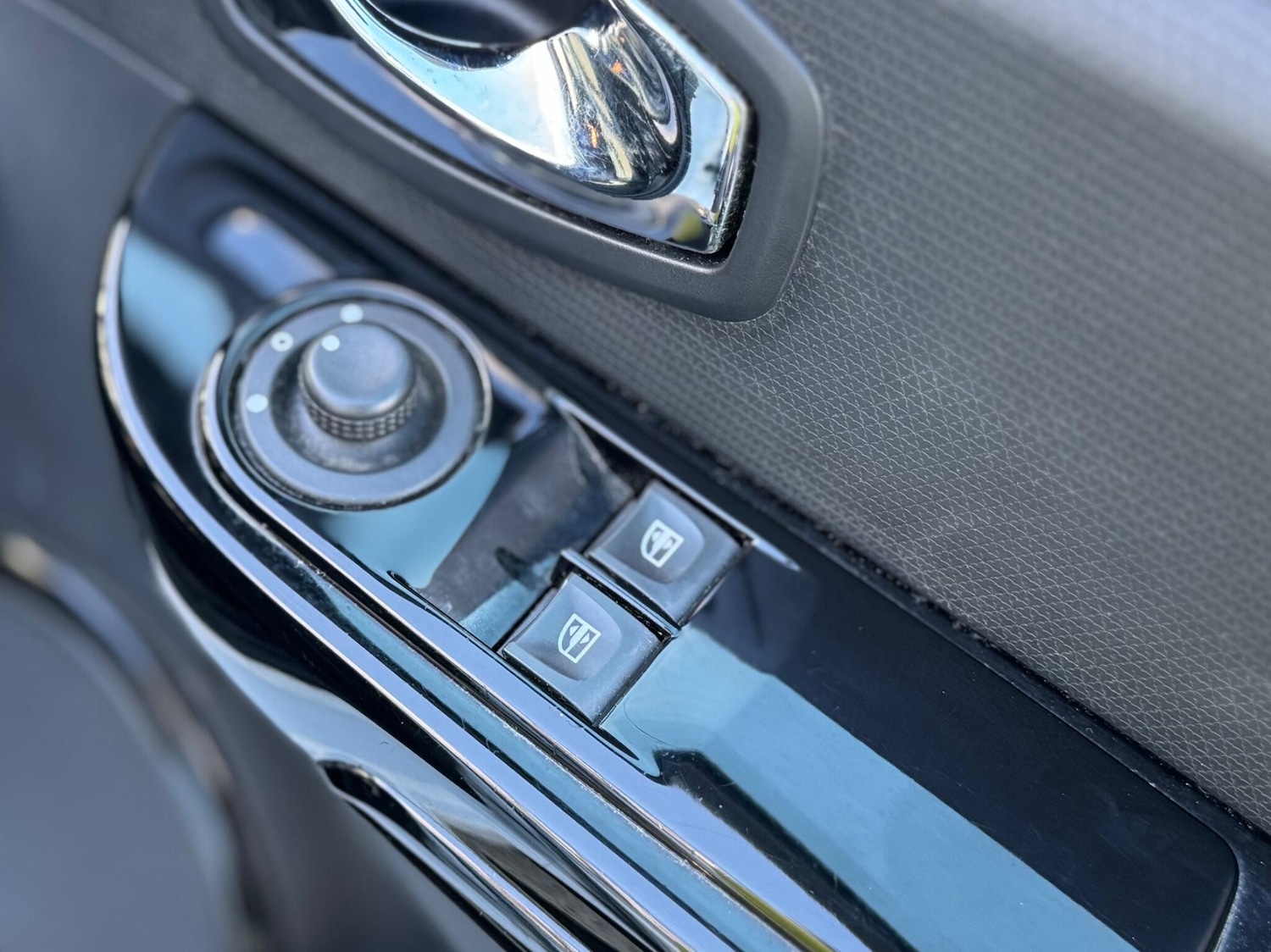 Used Renault Clio 2014 for sale - 76898869: Photo 79