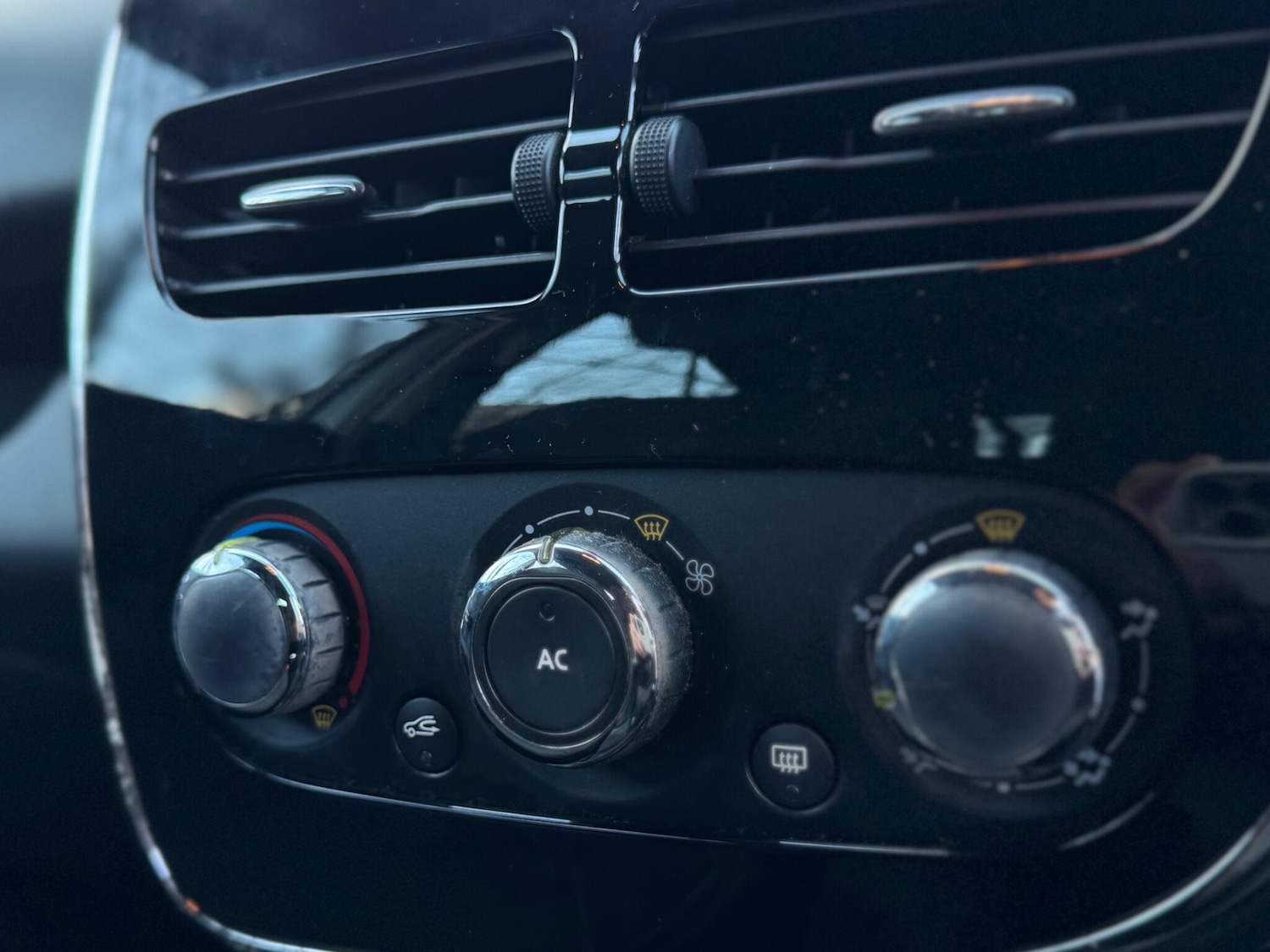 Used Renault Clio 2014 for sale - 76898869: Photo 80