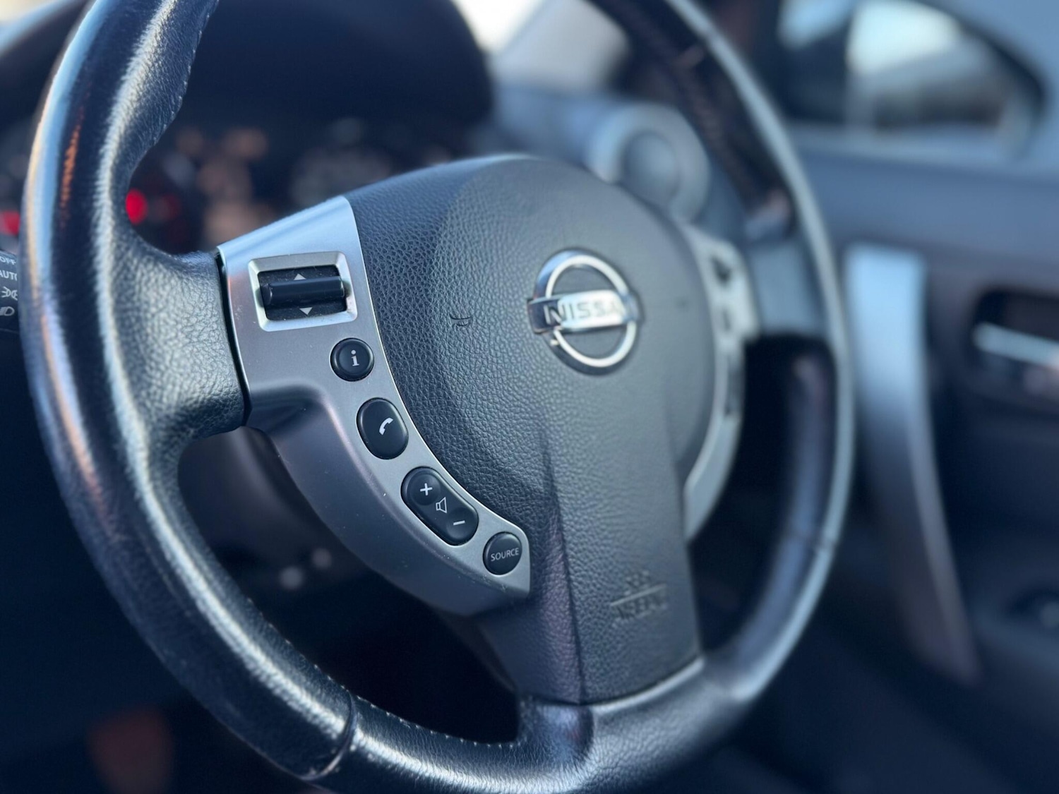 Used Nissan Qashqai 2011 for sale - 76759525: Photo 55