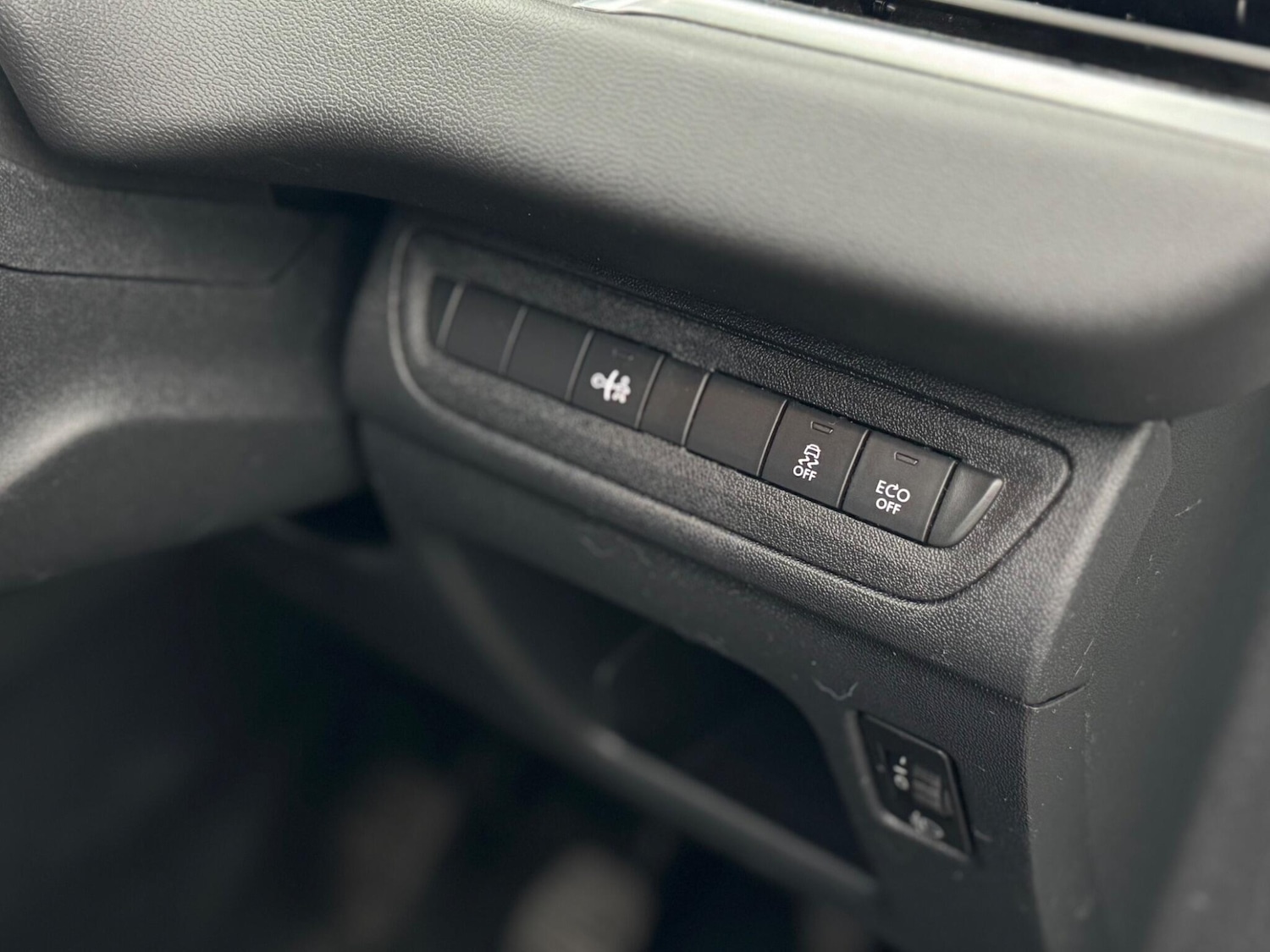 Used Peugeot 208 2013 for sale - 77410904: Photo 48