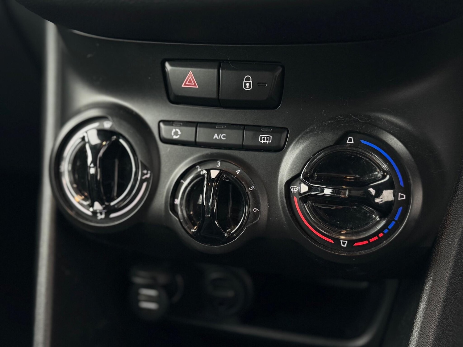 Used Peugeot 208 2013 for sale - 77410904: Photo 49