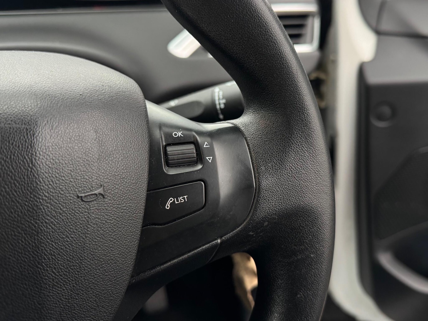 Used Peugeot 208 2013 for sale - 77410904: Photo 54